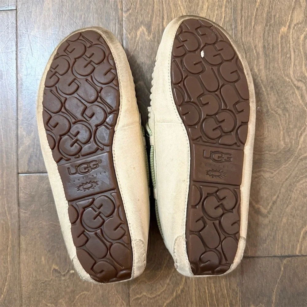 UGG Dakota Moccasin Slippers Womens Size 8 Beige Shearling Lined Green - Picture 10 of 12
